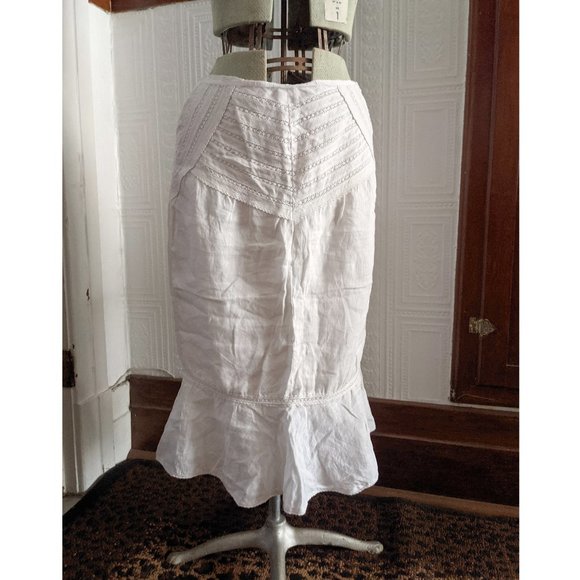 Romantic white linen pencil fishtail skirt with lace details - Picture 7 of 15